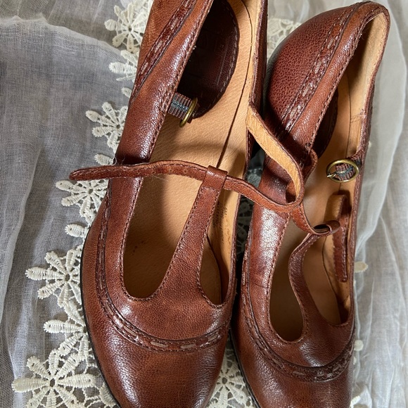 Frye T-Strap Mary-Jane Cognac Brown - Size 6 - Picture 3 of 9